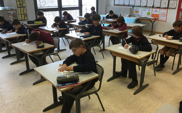 Els alumnes de 3r de primària preparen els seus relats per tal de participar al Premi Pilarín Bayés 2017-2018.