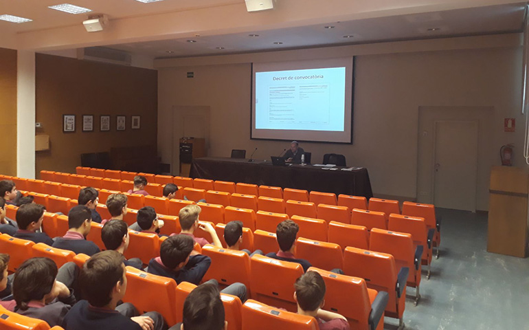 Explicació d’una jornada electoral als alumnes de 4rt d’ESO